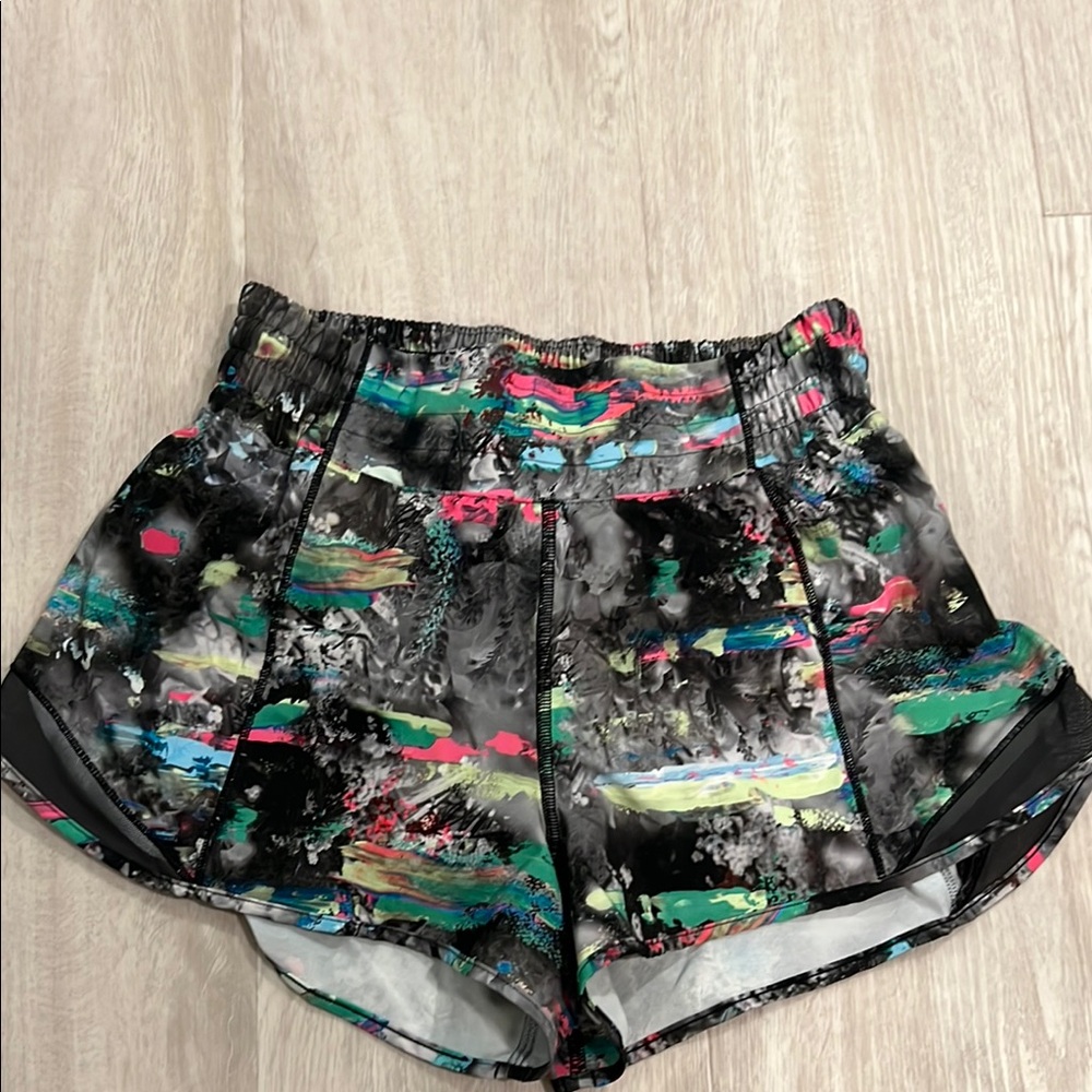 lululemon Hotty Hot 2.5 Lined Black and Gray Athletic Shorts